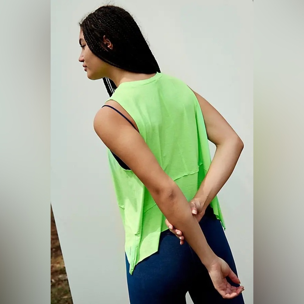 NWT Tempo Tank - Picture 2 of 5